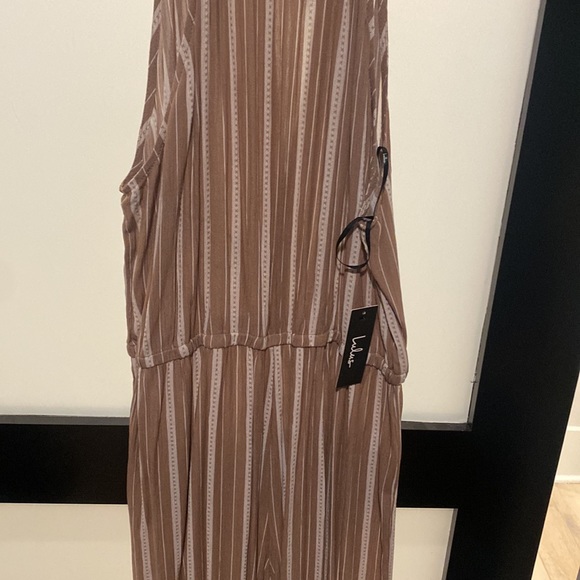 Lulu’s jumpsuit - Picture 4 of 9